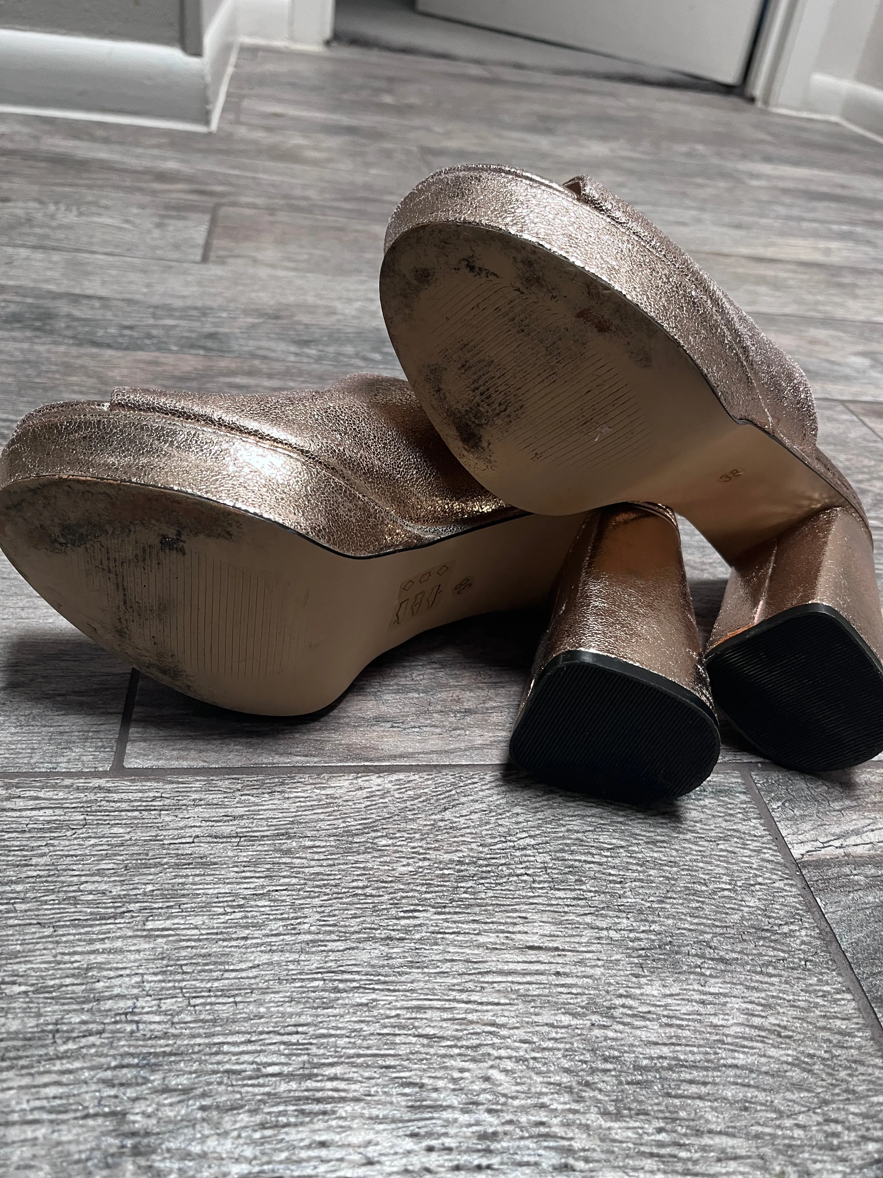 Gold Platforms, size 38