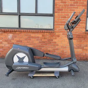 Life Fitness Integrity Series Elliptical Cross-Trainer (CLSX) - Refurbished